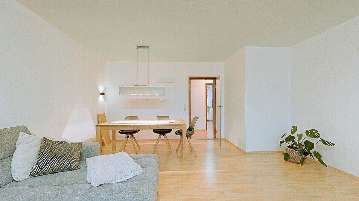 helle Single-Wohnung mit Balkon